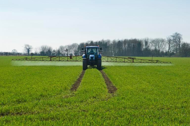 Tacteur qui pulvérise du biostimulants