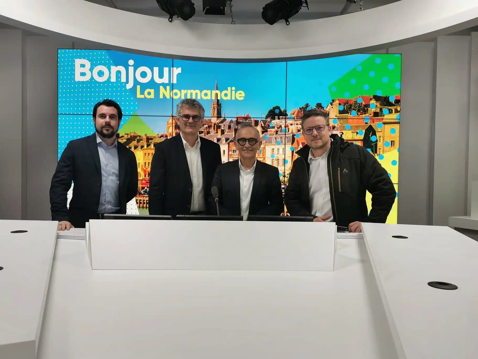 Marc Lesueur, délégué régional de l'Apec Normandie accompagné de Matthieu Tetreau; Hervé Onno, directeur de la société Spiragaine; et Alexandre Bocage, co-fondateur de Veragrow, invités de BFM Normandie