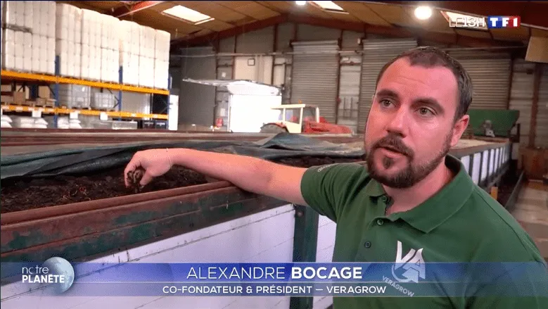 Alexandre Bocage, co-fondateur de Veragrow explique le rôle des vers de terre dans la regnération des sols.